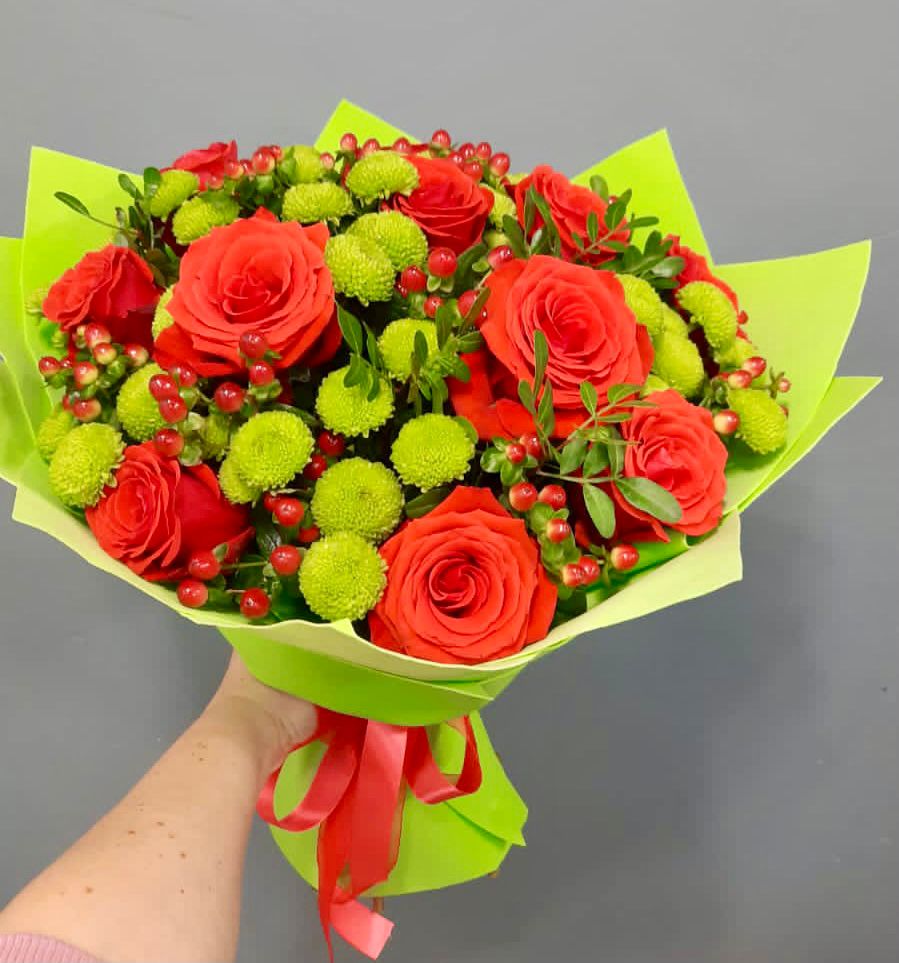 Букет цветов из: Хризантемы и Розы в Цветово 1-ом