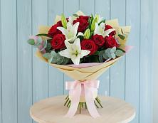 Букет цветов из:  Лилии и Розы в Цветово 1-ом