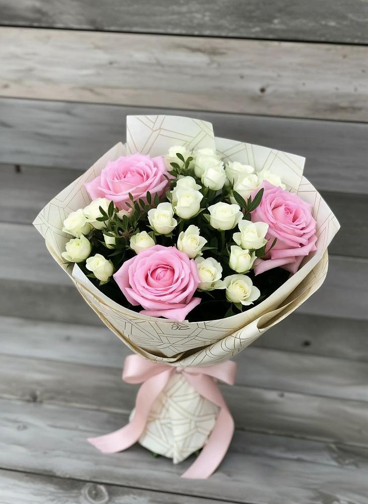 Букет цветов из: Розы в Цветово 1-ом