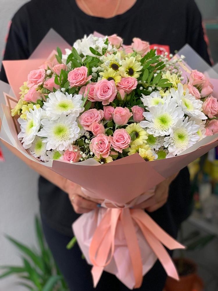 Букет цветов из: Розы и Хризантемы в Цветово 1-ом