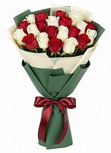 Букет Микс из красных и белых роз #REPLACE_PRED# Цветово 1-ом