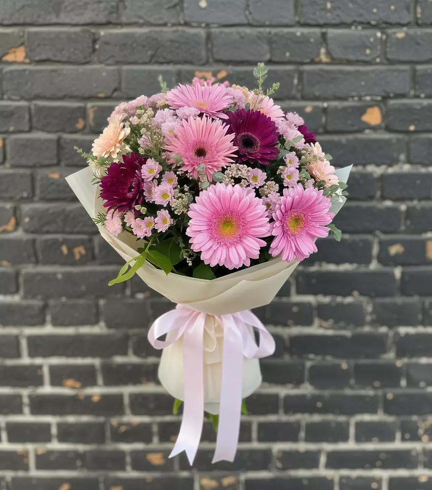 Букет цветов из: Герберы и Хризантемы в Цветово 1-ом