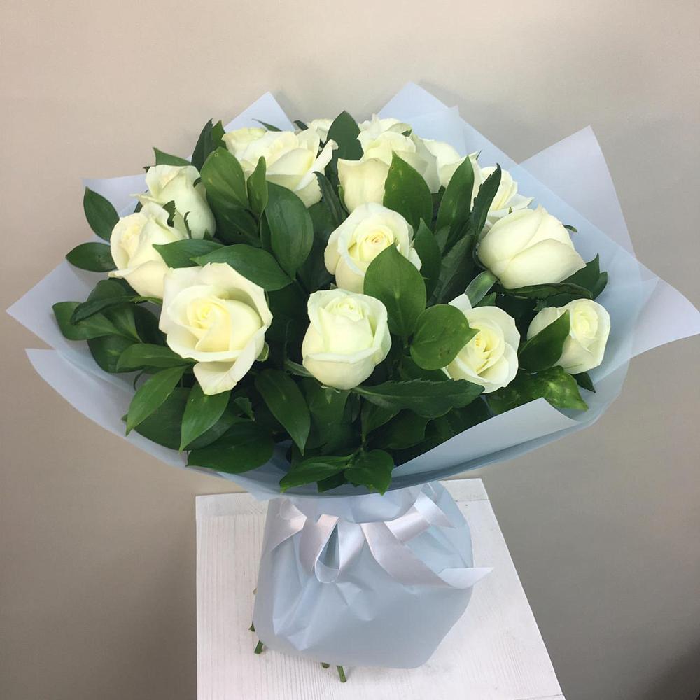 Букет 15 Белых роз Проуд в Цветово 1-ом
