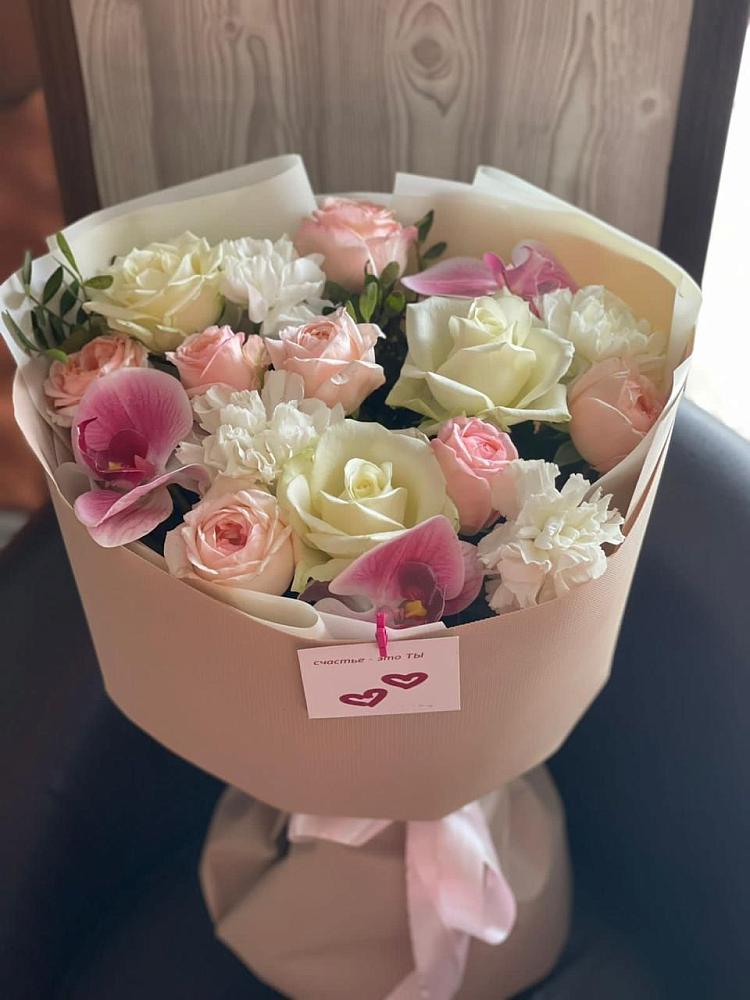 Букет цветов из: Орхидеи, Розы и Гвоздики в Цветово 1-ом