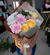 Букет цветов из:  Герберы, Розы и Хризантемы в Цветово 1-ом