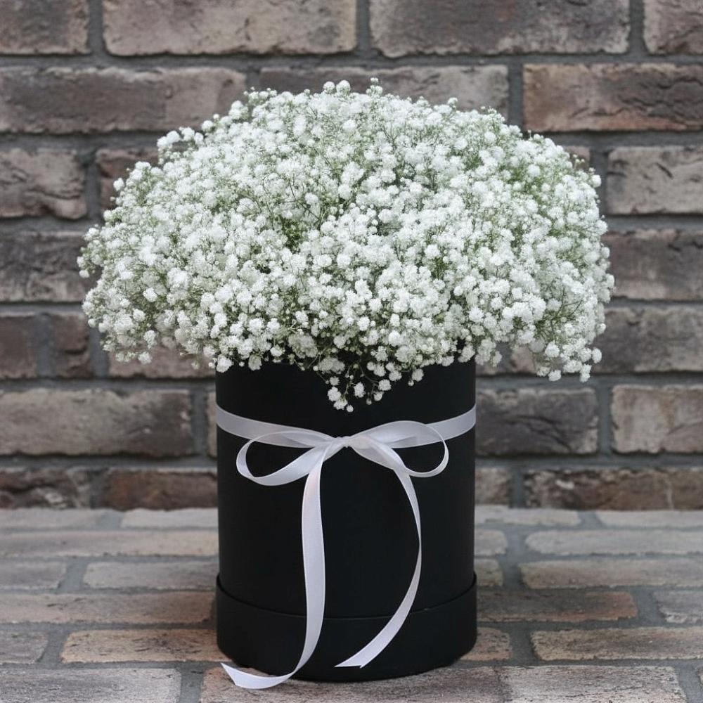 Цветочная композиция из Гипсофила в шляпной коробке в Цветово 1-ом