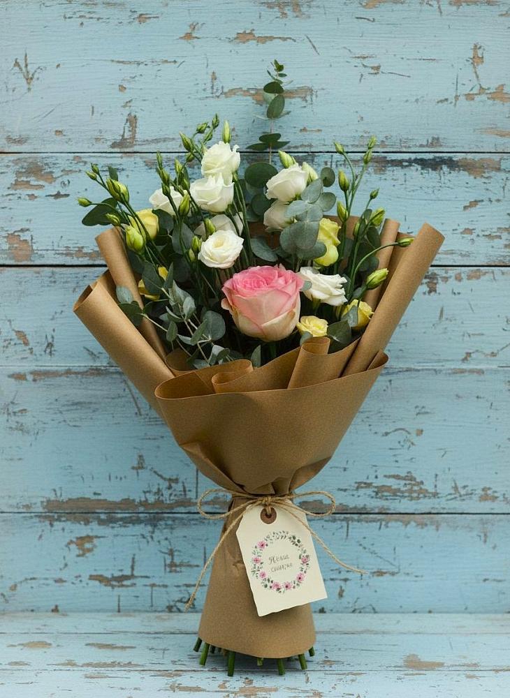 Букет цветов из: Розы и Лизиантусы в Цветово 1-ом