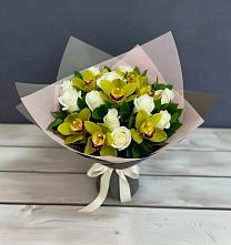 Букет цветов из:  Орхидеи и Розы #REPLACE_PRED# Цветово 1-ом