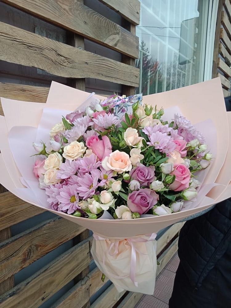 Букет цветов из: Розы и Хризантемы в Цветово 1-ом