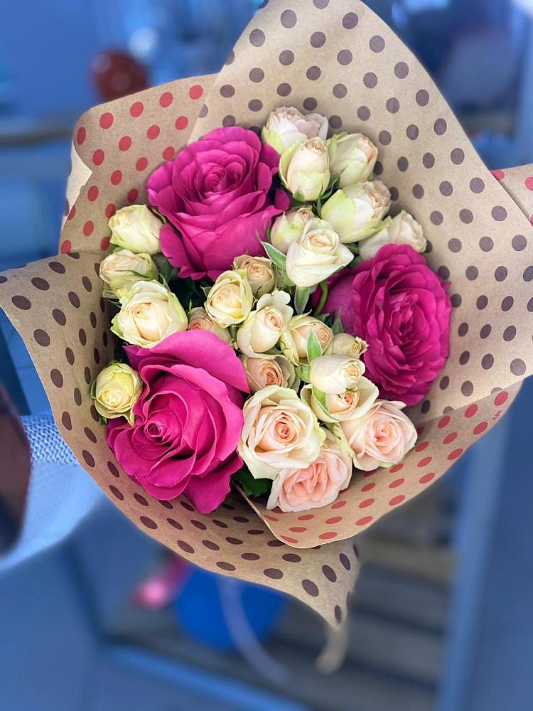 Букет цветов из: Розы в Цветово 1-ом