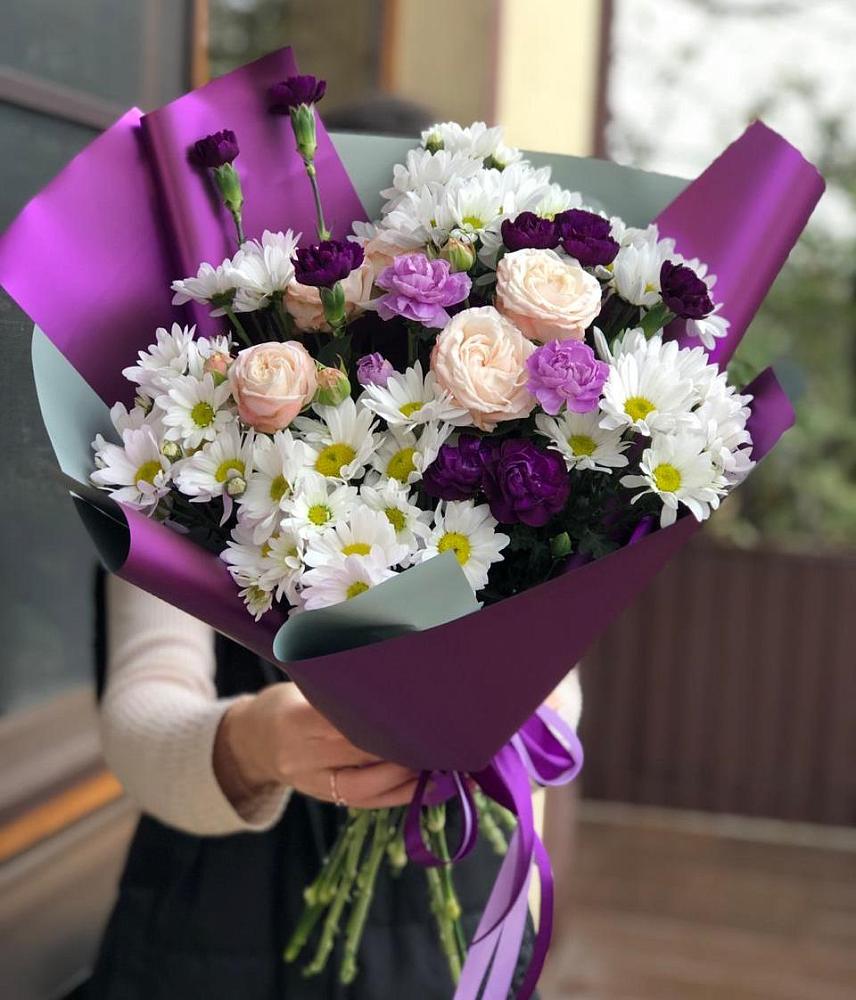 Букет цветов из: Хризантемы, Гвоздики и Розы в Цветово 1-ом