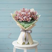 Букет цветов из:  Орхидеи и Розы в Цветово 1-ом