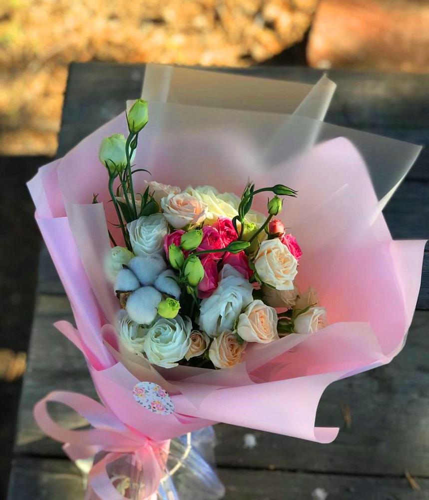 Букет цветов из: Розы и Лизиантусы в Цветово 1-ом