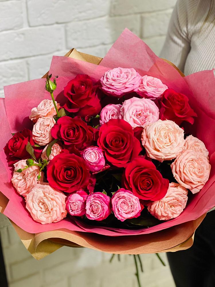 Букет цветов из: Розы в Цветово 1-ом