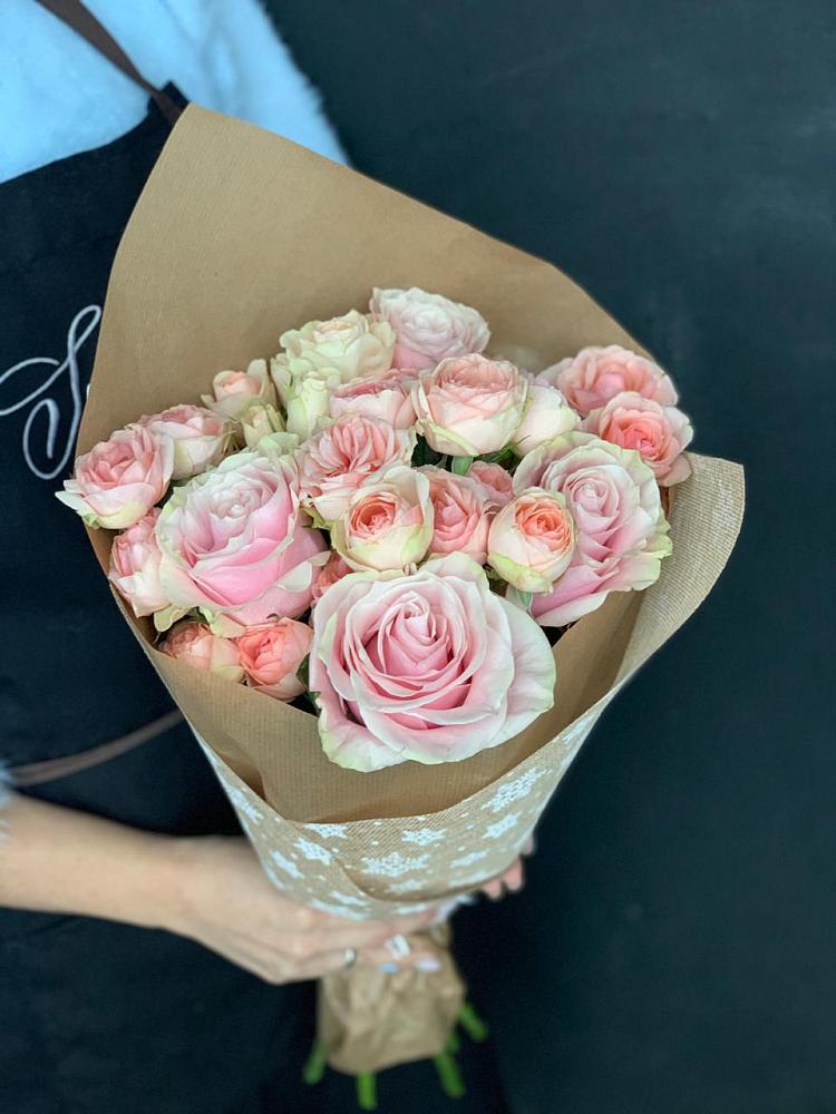 Букет цветов из: Хризантемы и Розы в Цветово 1-ом