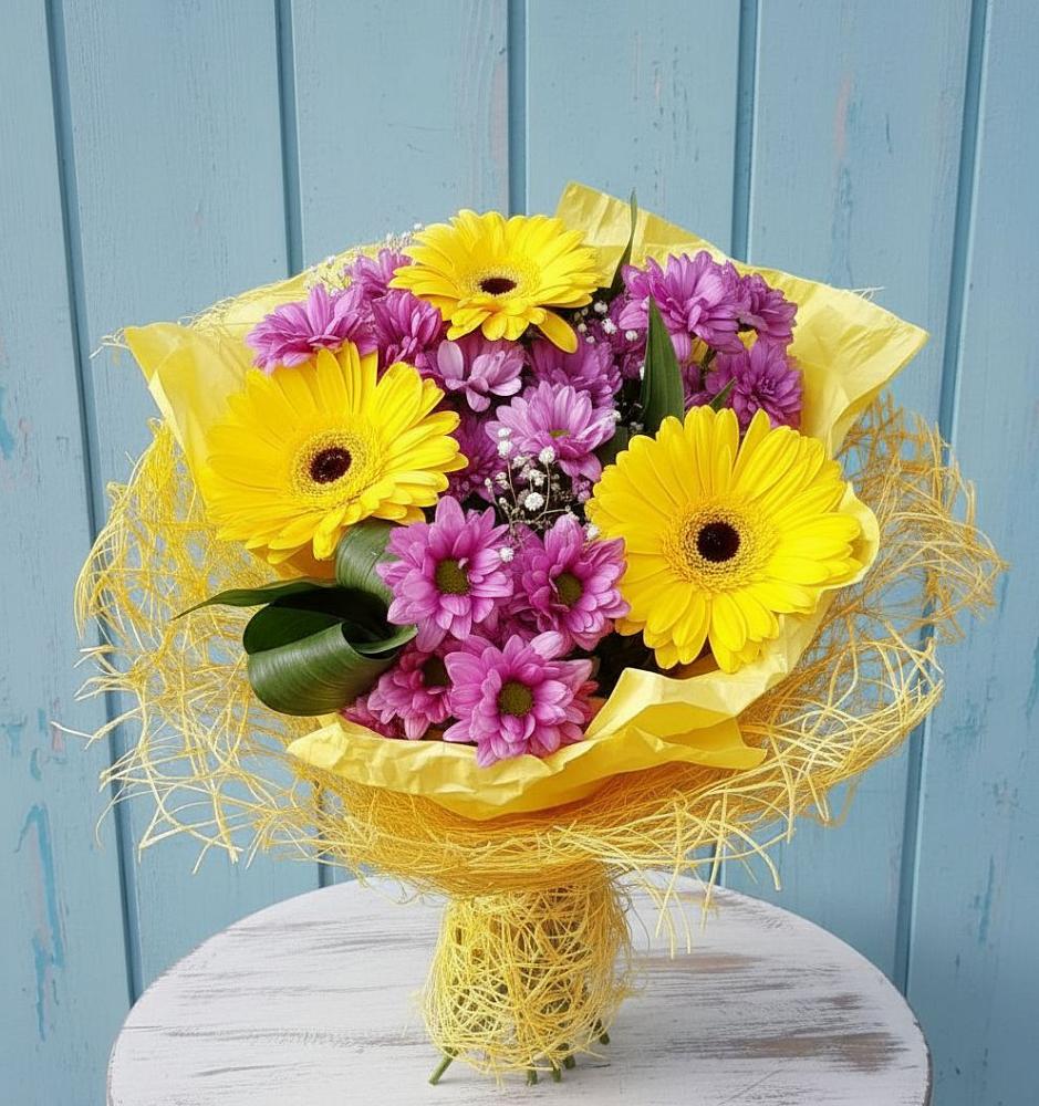 Букет цветов из: Хризантемы и Герберы в Цветово 1-ом