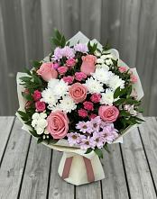 Букет цветов из:  Альстромерии, Гвоздики, Розы и Хризантемы в Цветово 1-ом