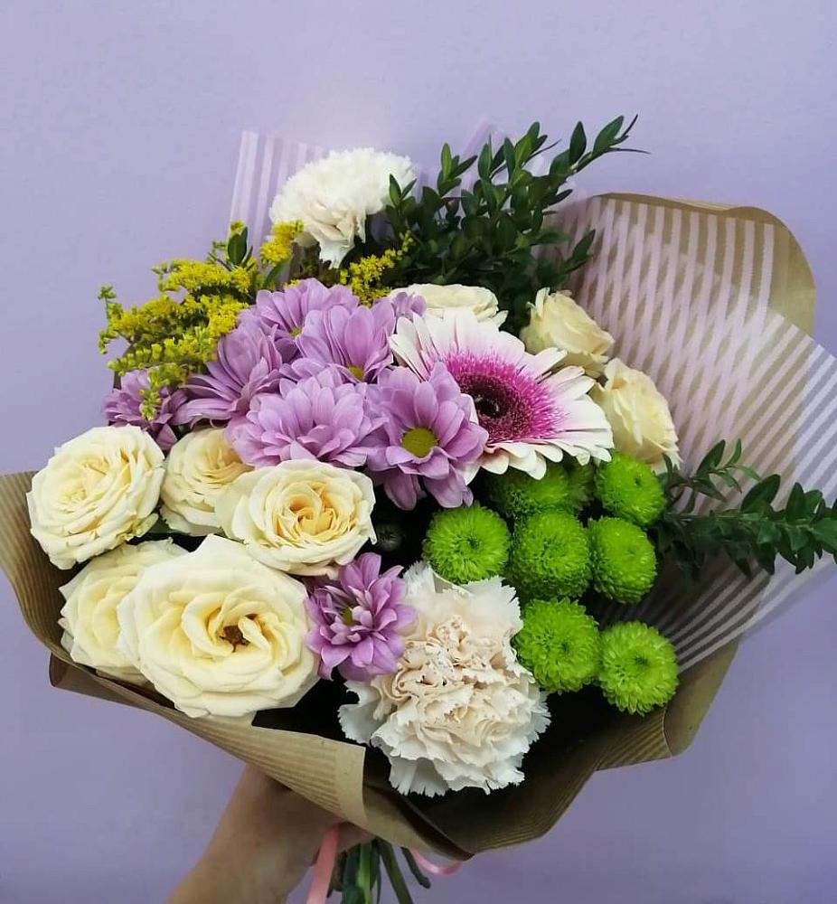 Букет цветов из: Хризантемы, Розы, Гвоздики и Герберы в Цветово 1-ом