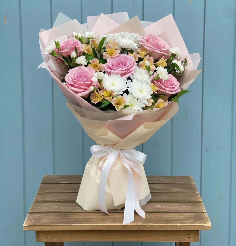 Букет цветов из: Гвоздики, Орхидеи и Розы в Цветово 1-ом