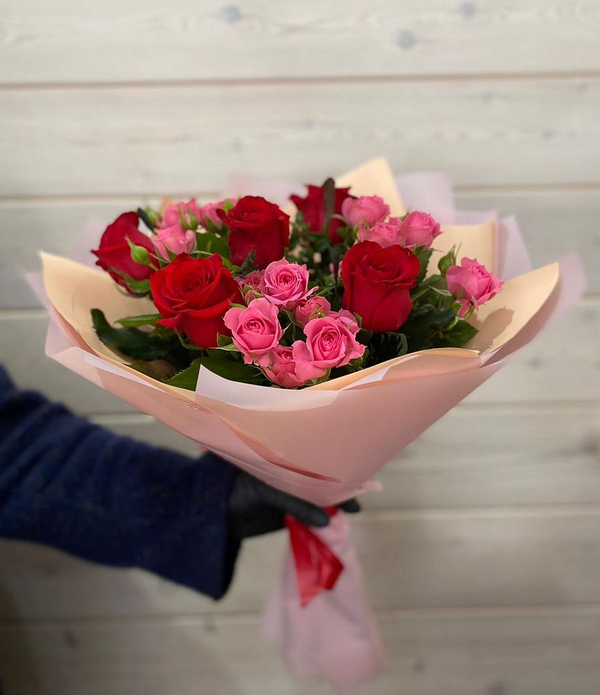 Букет цветов из: Розы в Цветово 1-ом