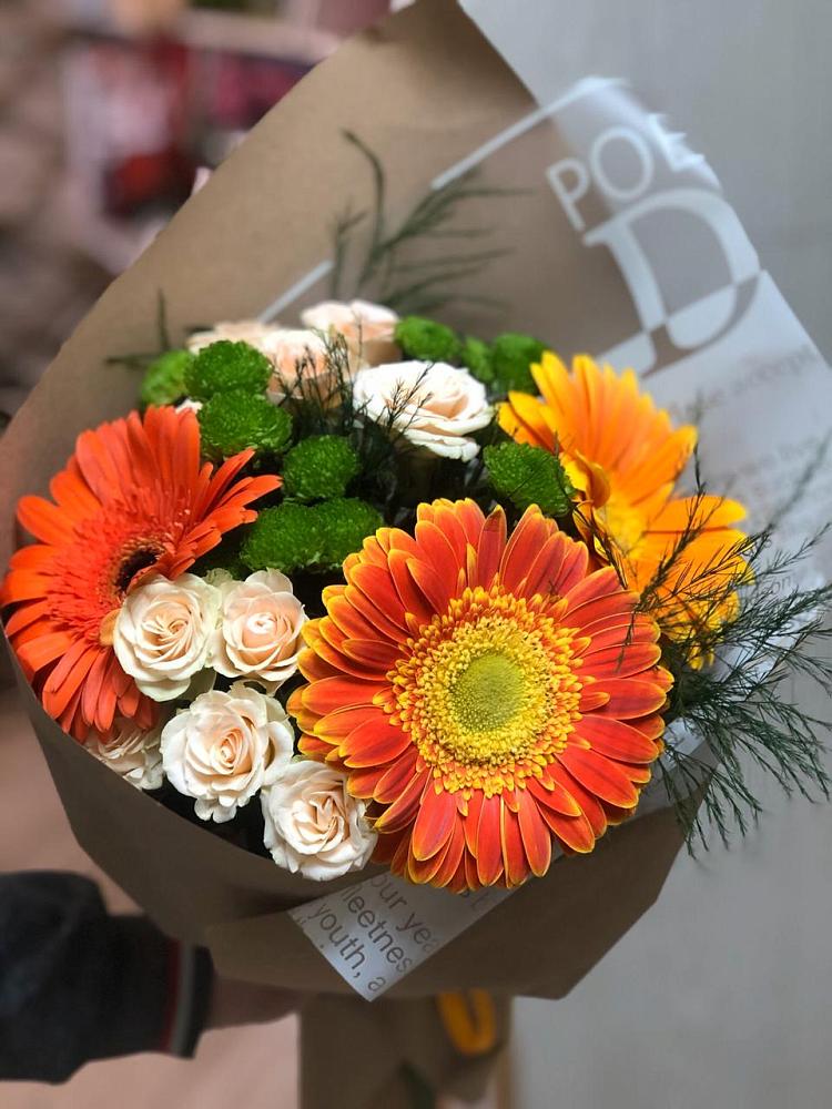 Букет цветов из: Герберы, Хризантемы и Розы в Цветово 1-ом