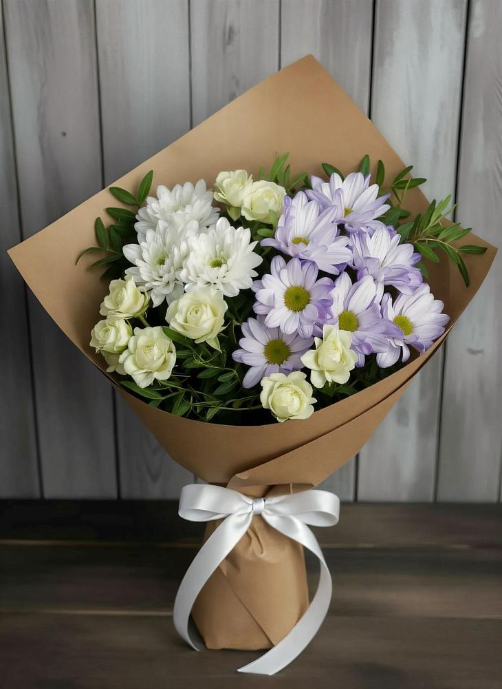Букет цветов из: Хризантемы и Розы в Цветово 1-ом