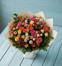 Букет Микс из разноцветных кустовых роз в Цветово 1-ом